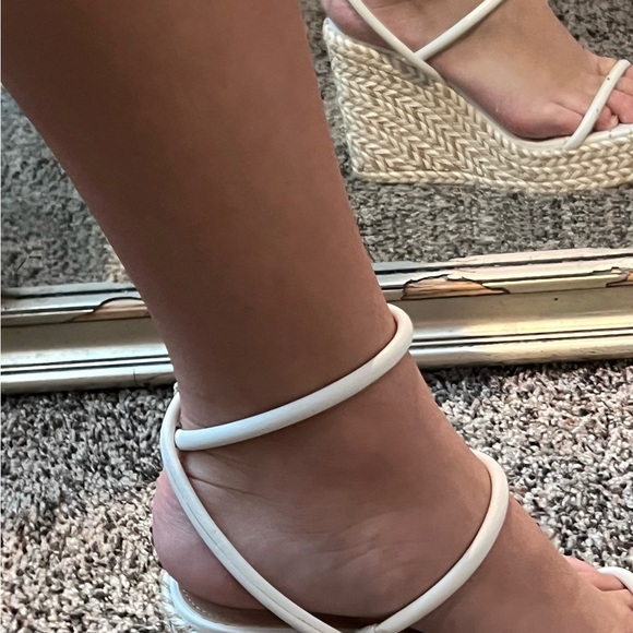 Steve Madden White Woven Wedge Sandals - Picture 5 of 6